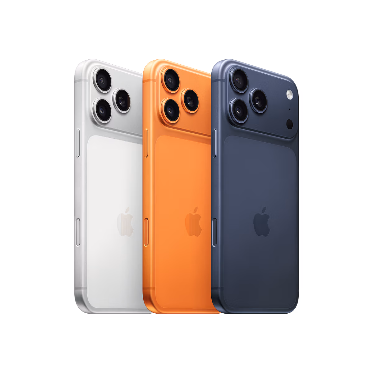 Drei Apple iPhones sind bei Tele-Planet aufrecht stehend ausgestellt, von hinten in Silber, Orange und Dunkelblau, jeweils mit zwei rückwärtigen Kameras und dem typischen Apple-Logo.