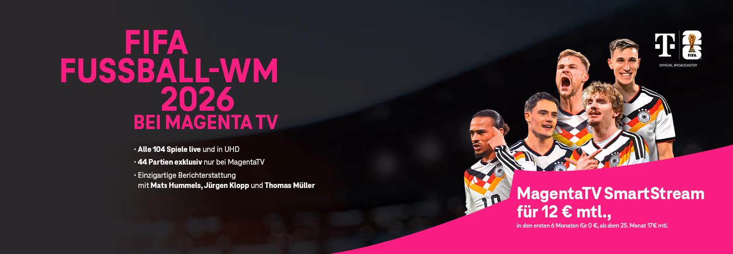 Werbebanner für die Übertragung der FIFA Fußball-Weltmeisterschaft 2026 auf Magenta TV mit fünf jubelnden deutschen Fußballern und Textangaben zu Live-Spielen, UHD-Qualität und exklusiven Inhalten, mit Magenta TV- und Telekom-Logos.