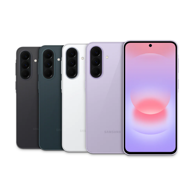 Vier Samsung-Smartphones in den Farben Schwarz, Grün, Weiß und Lavendel werden von der Rückseite gezeigt, wobei ein Telefon auf der Vorderseite seinen Bildschirm mit einem pastellfarbenen Hintergrundbild zeigt.